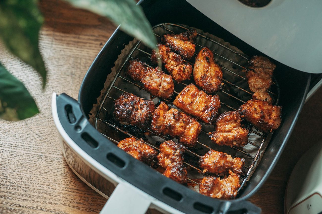 Airfryer, oven of magnetron: wat is het zuinigst voor een gezinsmaaltijd?